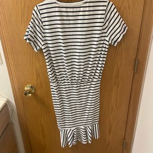 Veronica Beard summer cotton dress. So comfortable you’ll want to live in this.